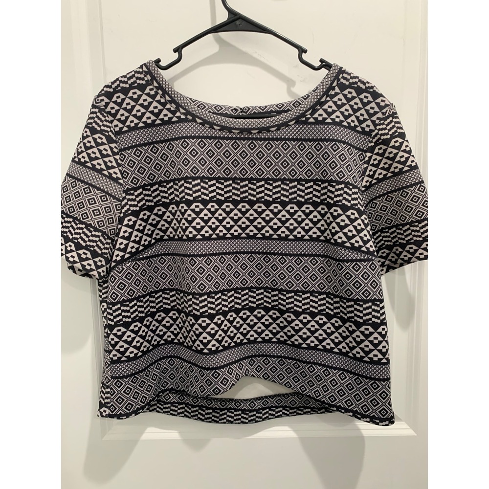 ICE Black White Geometric Tribal Print Crop Top Short Sleeve Keyhole Back XL